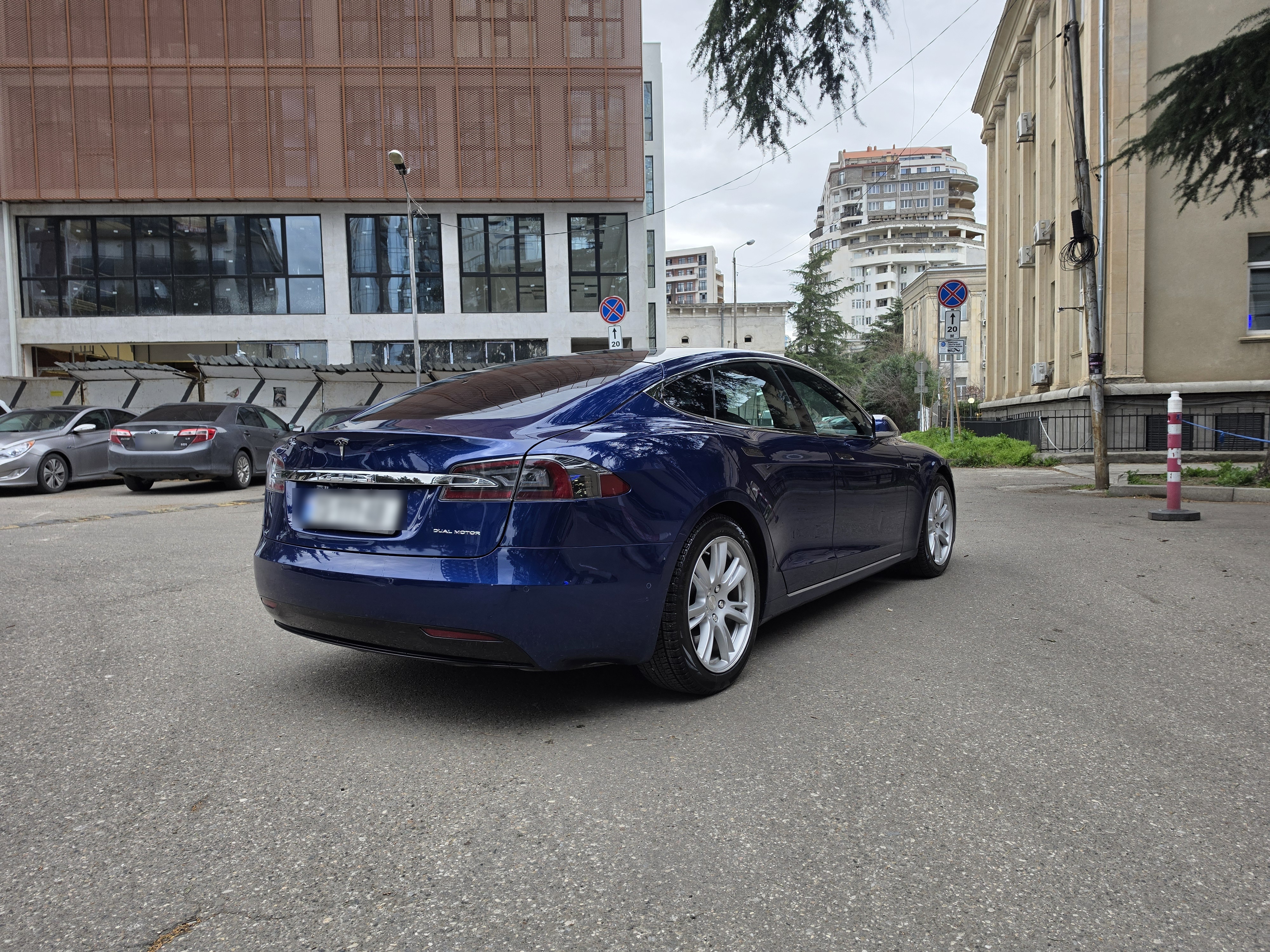 Tesla Model S - фото 4