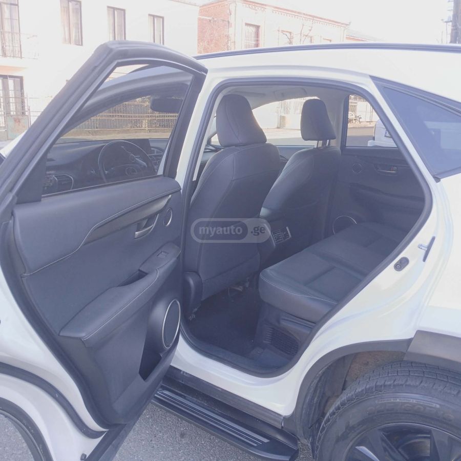 Lexus NX 200 - фото 12