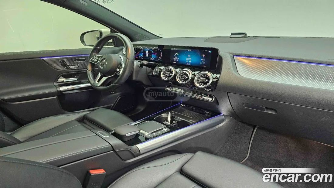 Mercedes-Benz GLA 45 AMG 2021 — миниатюра 10