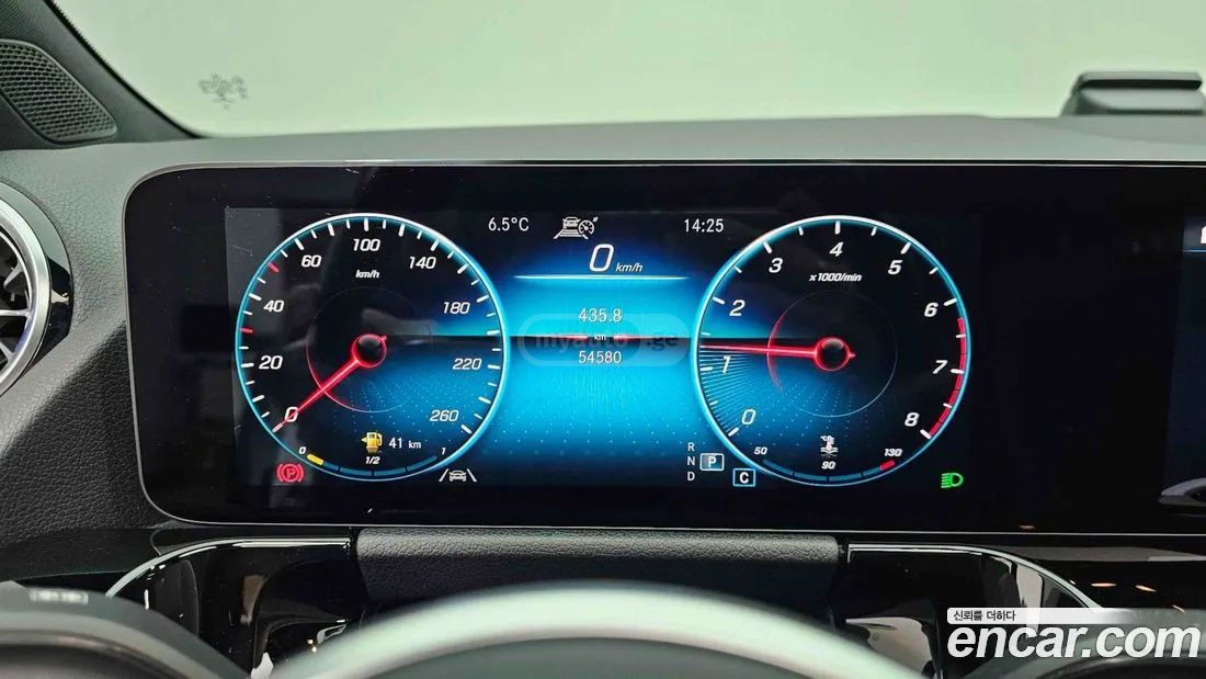 Mercedes-Benz GLA 45 AMG 2021 — миниатюра 8