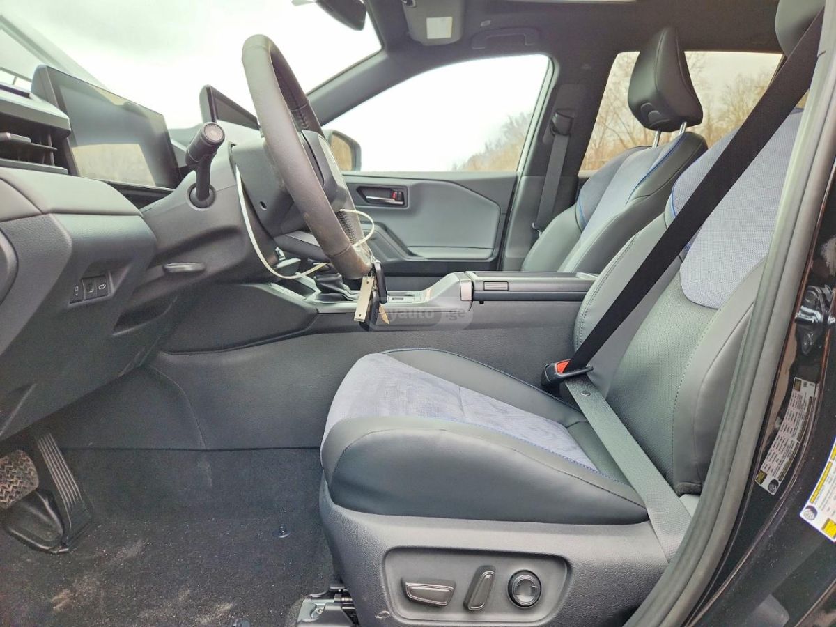 Toyota RAV 4 - фото 7