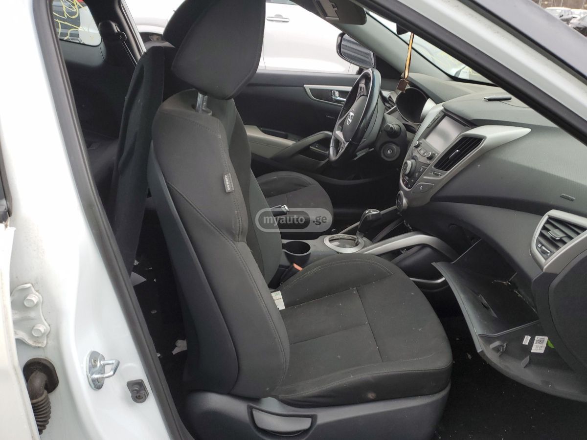 Hyundai Veloster - фото 8