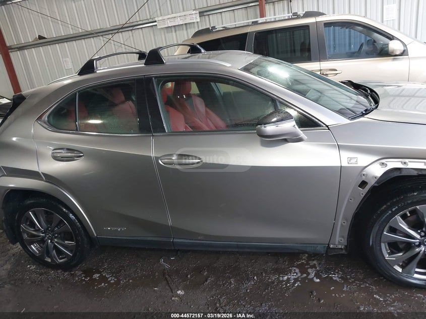 Lexus UX 250 h - фото 12