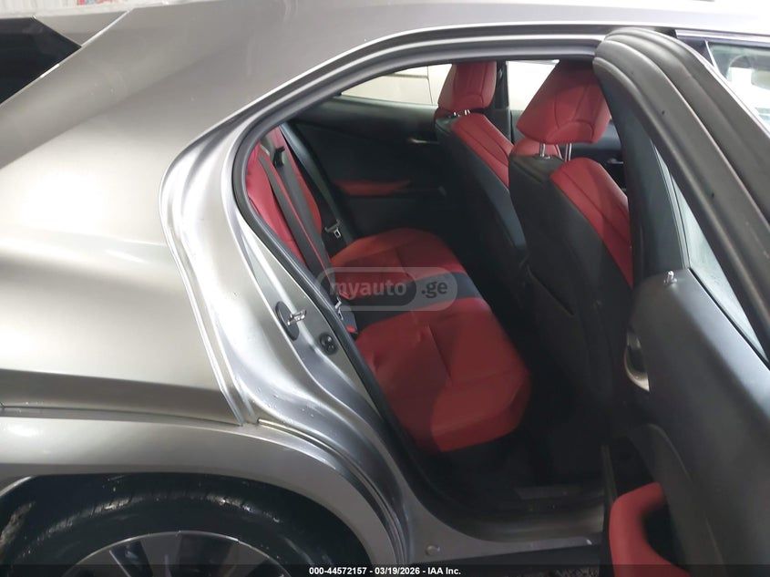 Lexus UX 250 h - фото 7