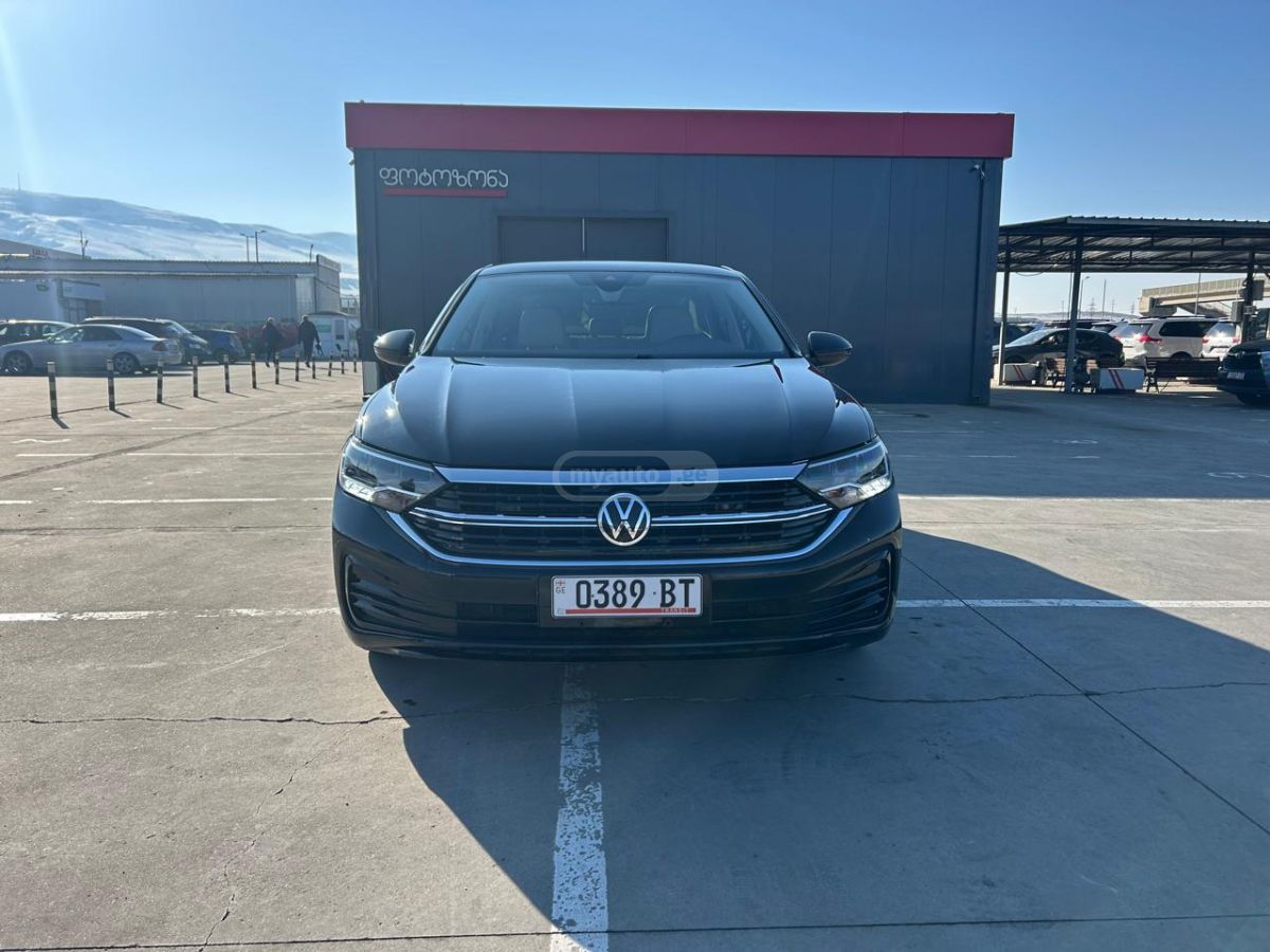 Volkswagen Jetta - фото 1