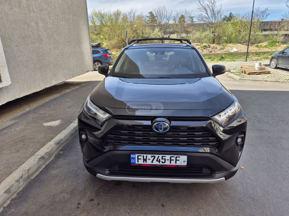 Toyota RAV 4 - фото 1