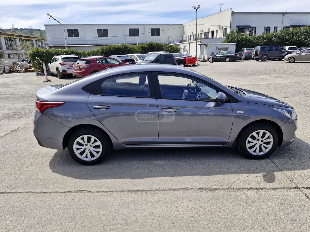 Hyundai Accent - фото 1