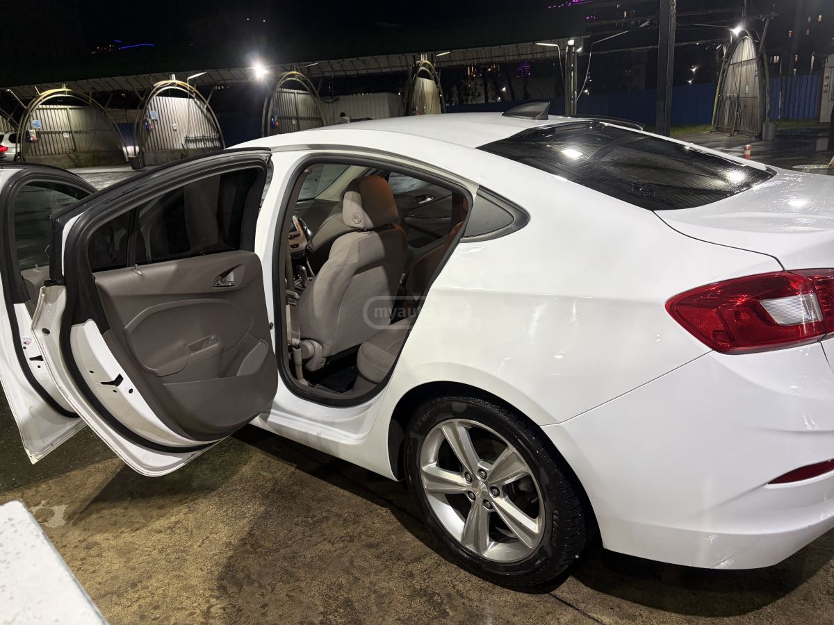 Chevrolet Cruze - фото 6