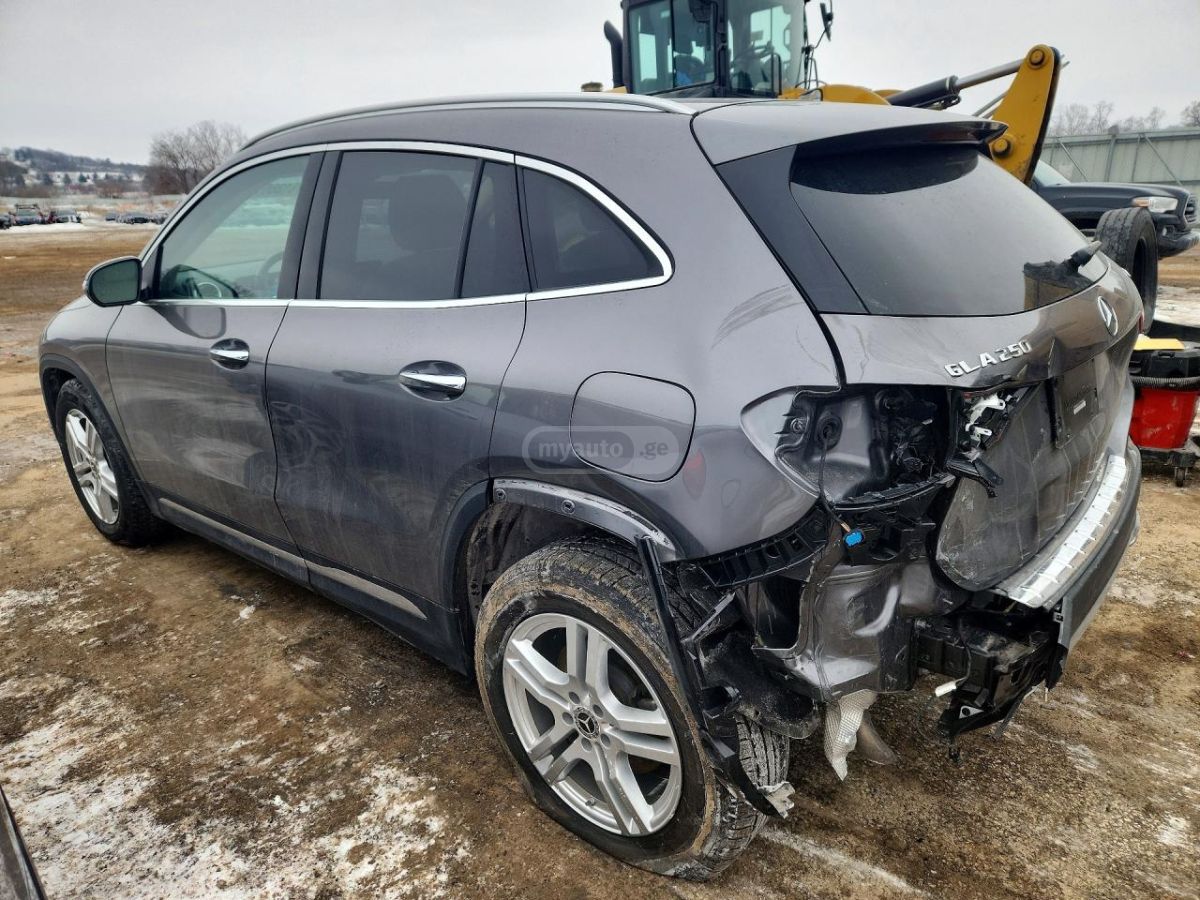 Mercedes-Benz GLA 250 - фото 2