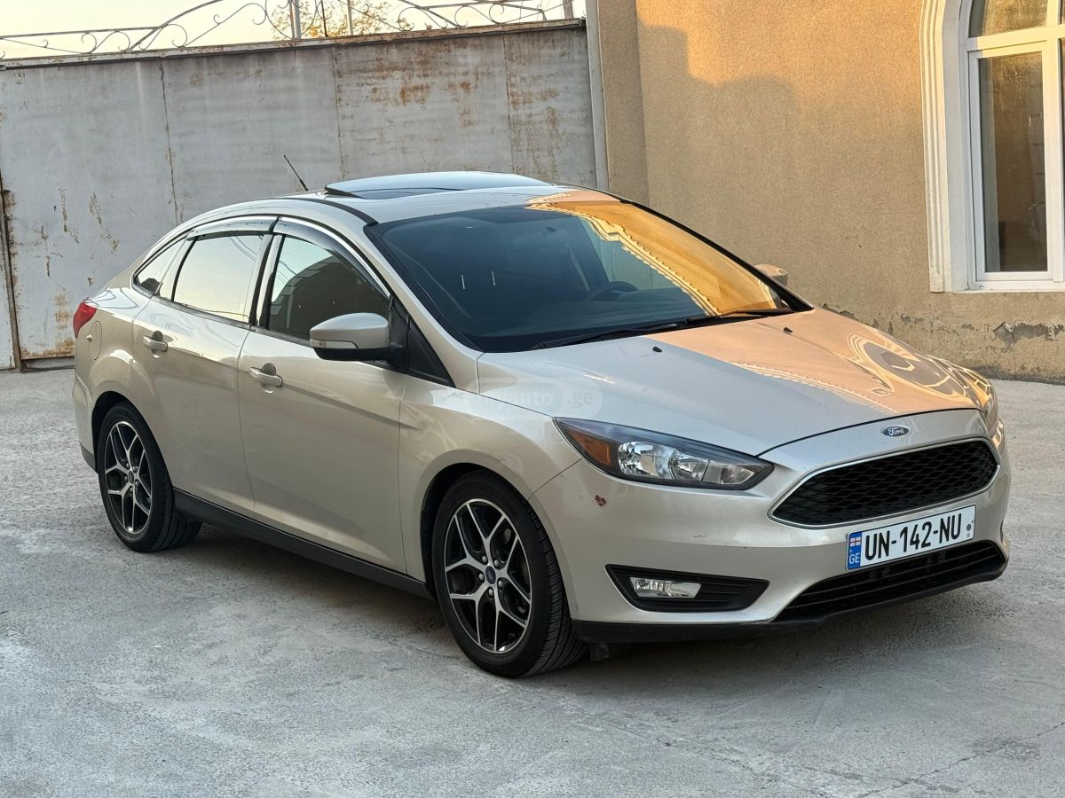 Ford Focus - фото 1