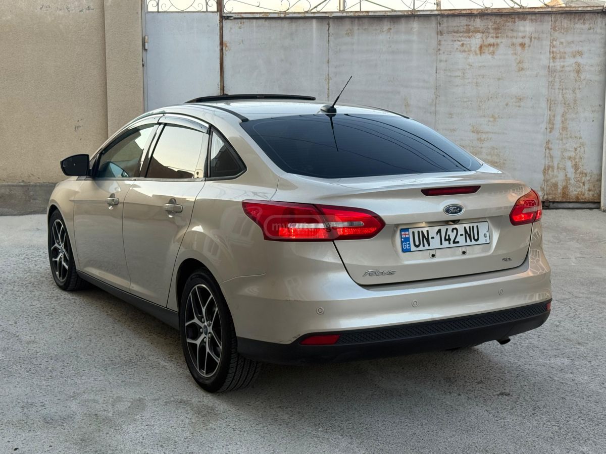 Ford Focus - фото 4