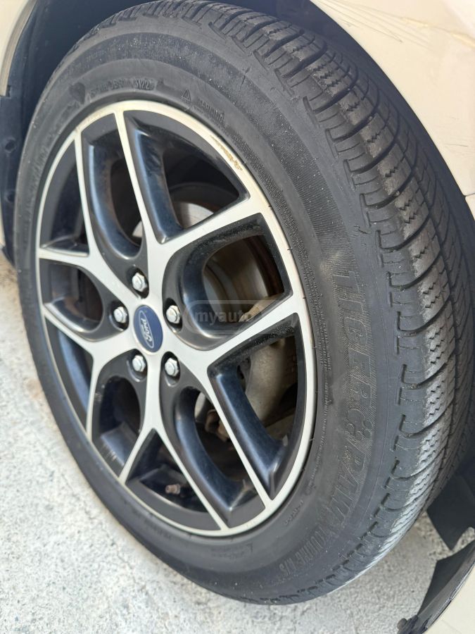 Ford Focus - фото 6