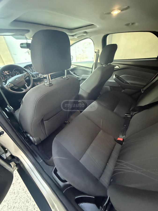 Ford Focus - фото 8