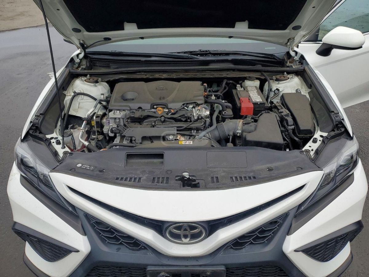 Toyota SE 4dr Front-Wheel Drive Sedan — миниатюра 10