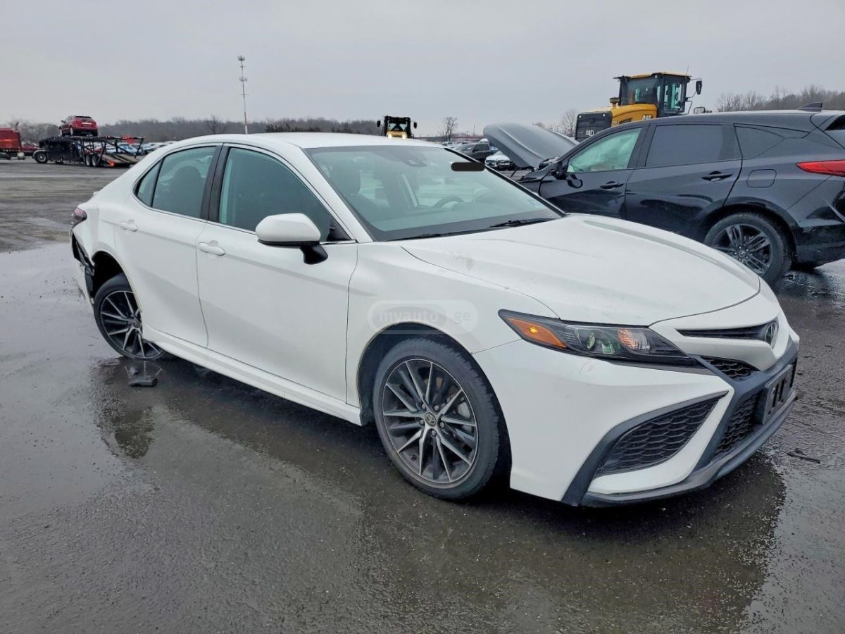 Toyota SE 4dr Front-Wheel Drive Sedan — миниатюра 5