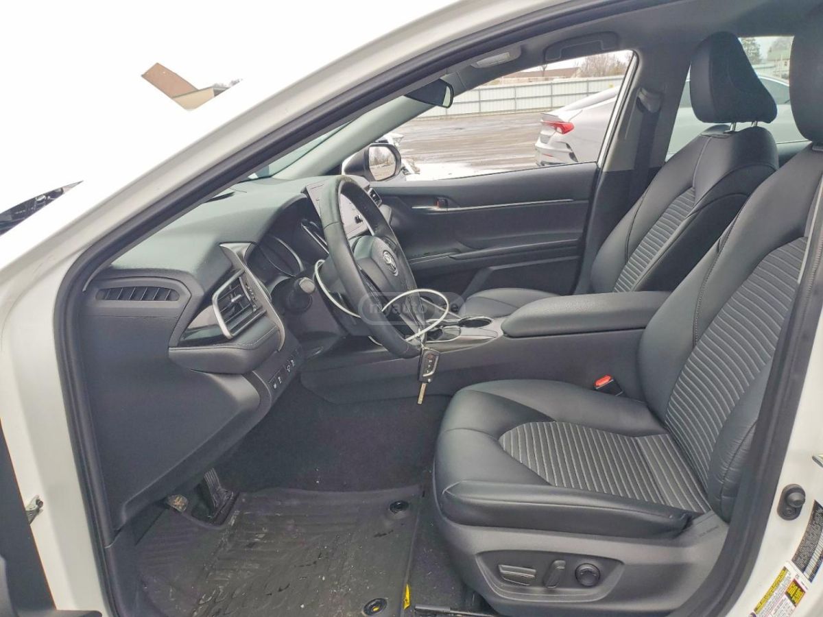 Toyota SE 4dr Front-Wheel Drive Sedan — миниатюра 7