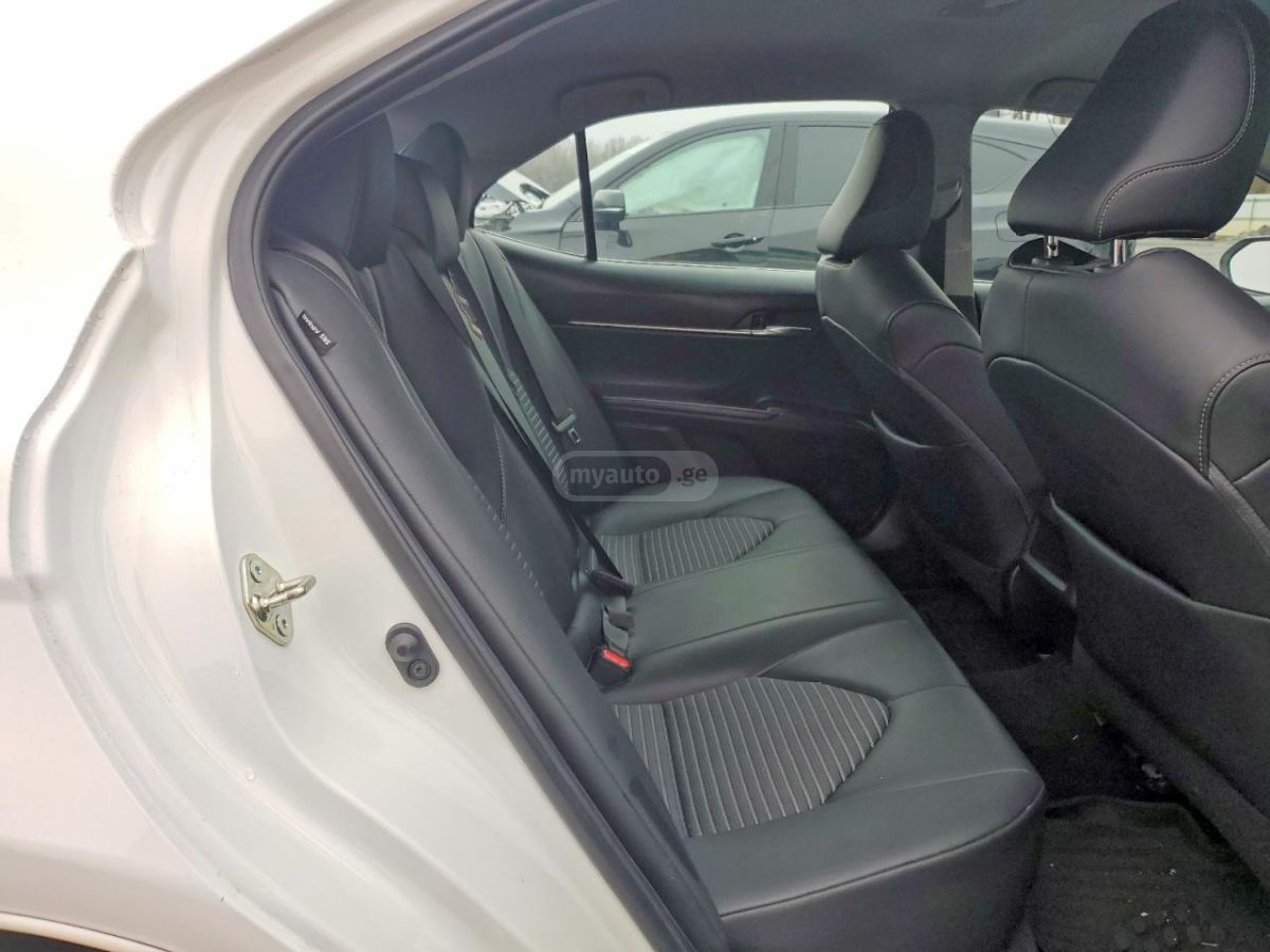 Toyota SE 4dr Front-Wheel Drive Sedan — миниатюра 9