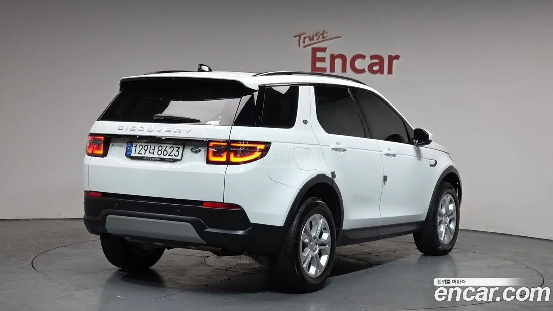 Land Rover Discovery Sport 2023 — миниатюра 2