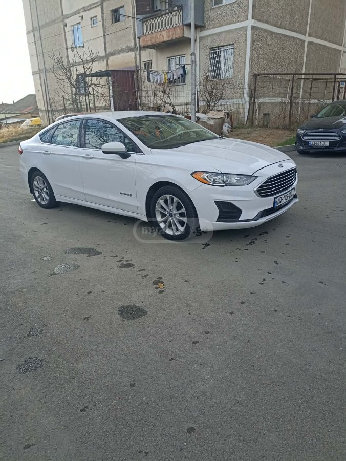 Ford Fusion - фото 1