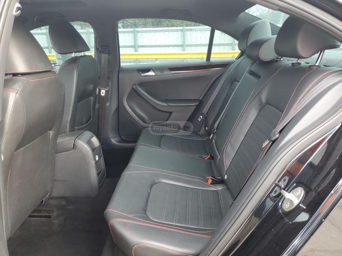 Volkswagen Jetta - фото 4