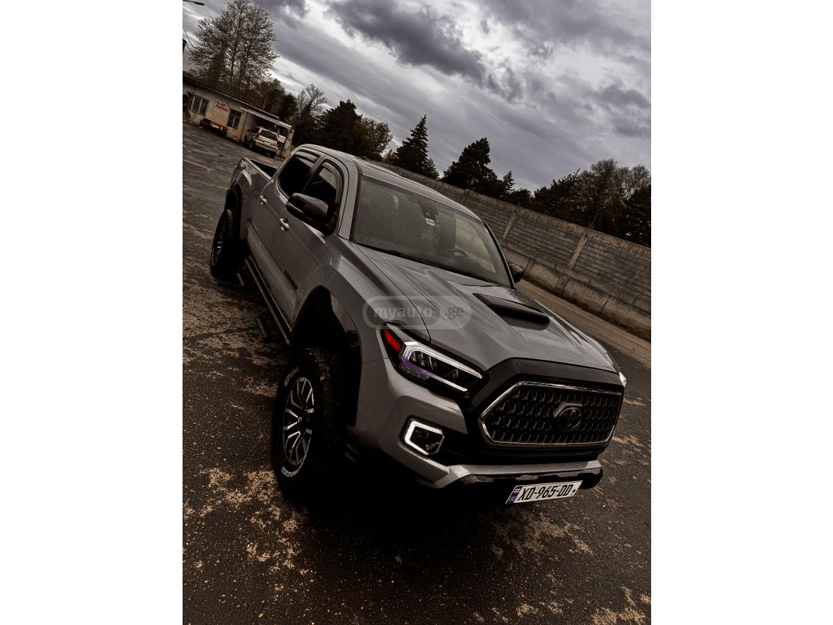 Toyota Tacoma - фото 1