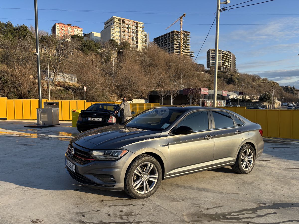 Volkswagen Jetta - фото 1