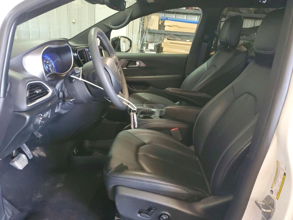 Chrysler Pacifica 2025 — миниатюра 7