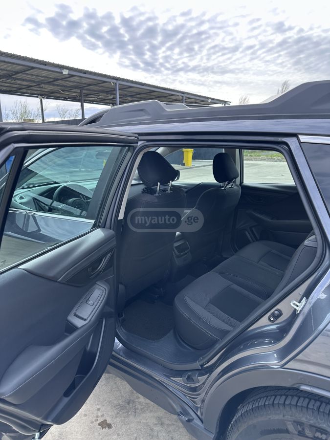 Subaru Premium 4dr All-Wheel Drive CV — миниатюра 9