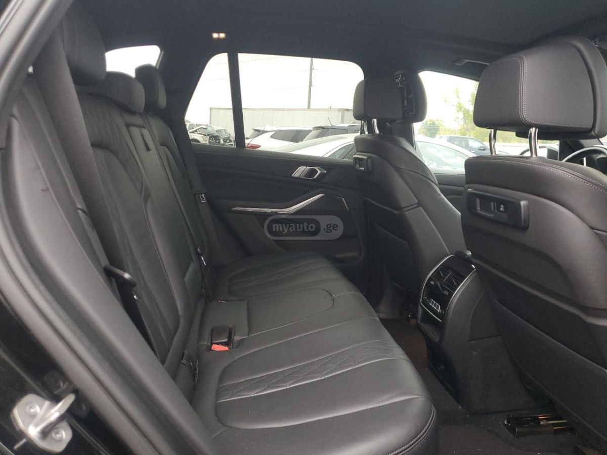 BMW xDrive40i 4dr All-Wheel Drive — миниатюра 6