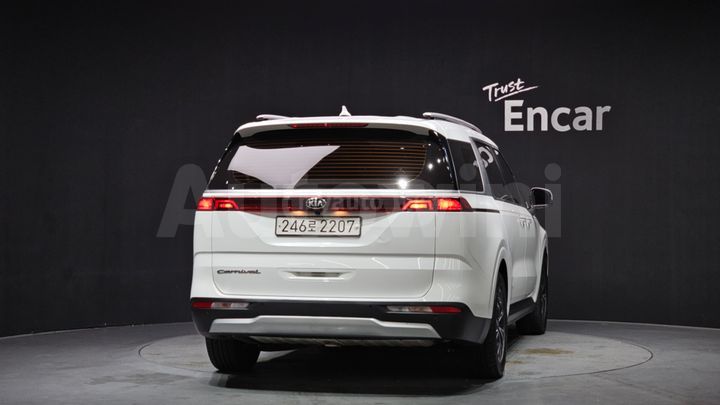 Kia Sedona - фото 4