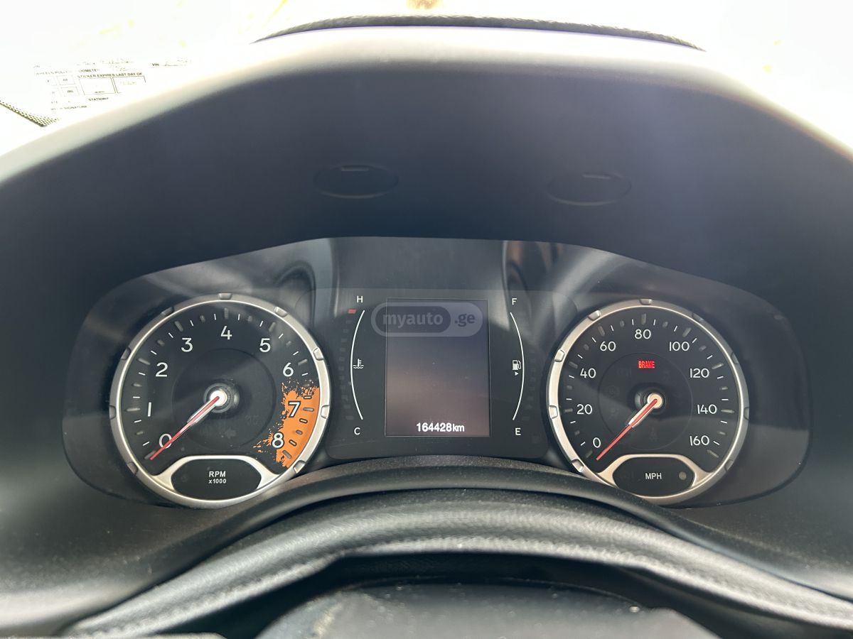 Jeep Renegade - фото 14