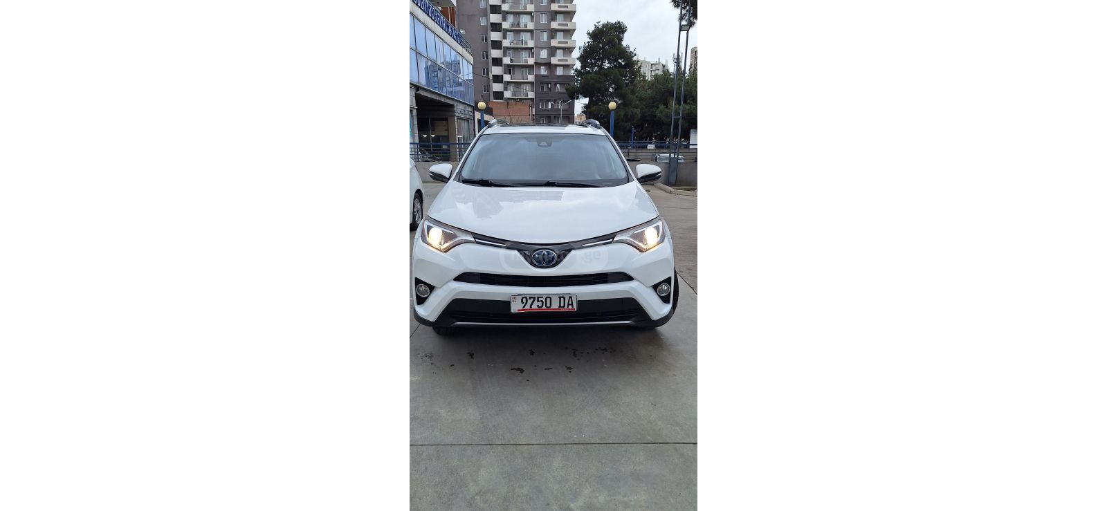 Toyota RAV 4 - фото 1