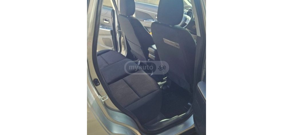 Mitsubishi Outlander Sport - фото 6