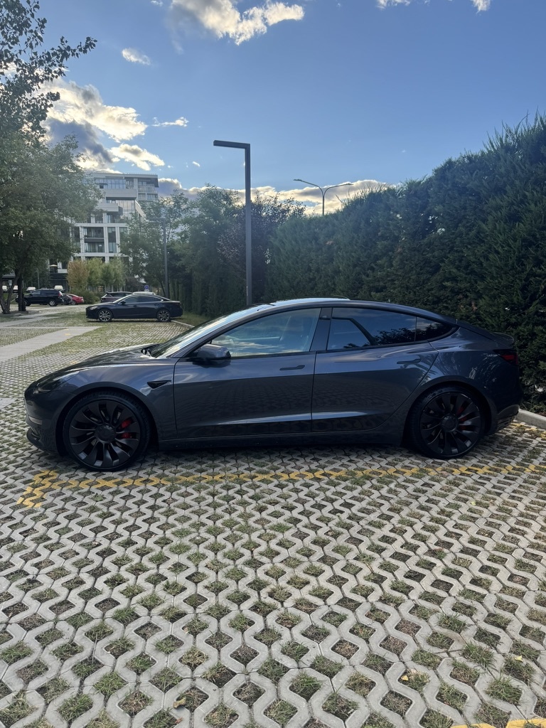 Tesla Model 3 - фото 3