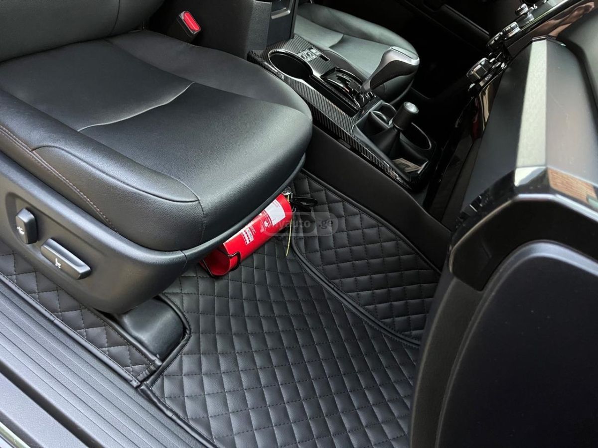 Toyota TRD Off Road 4dr 4x4 Automatic — миниатюра 7