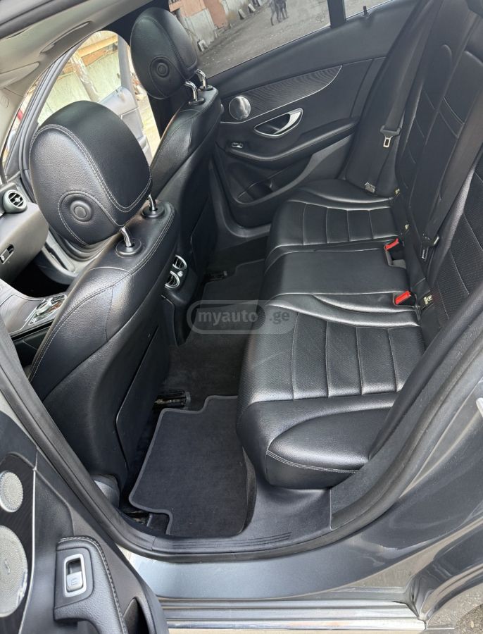 Mercedes-Benz C 300 - фото 10