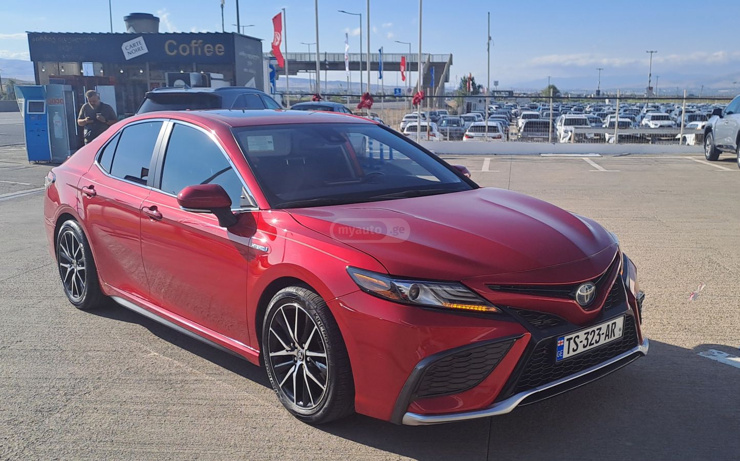 Toyota Camry - фото 1