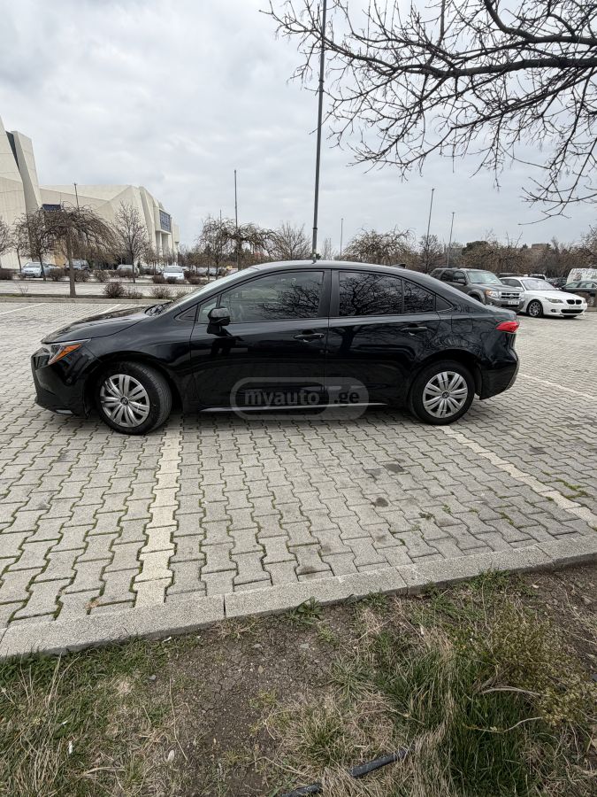 Toyota LE 4dr Sedan CVT — миниатюра 8