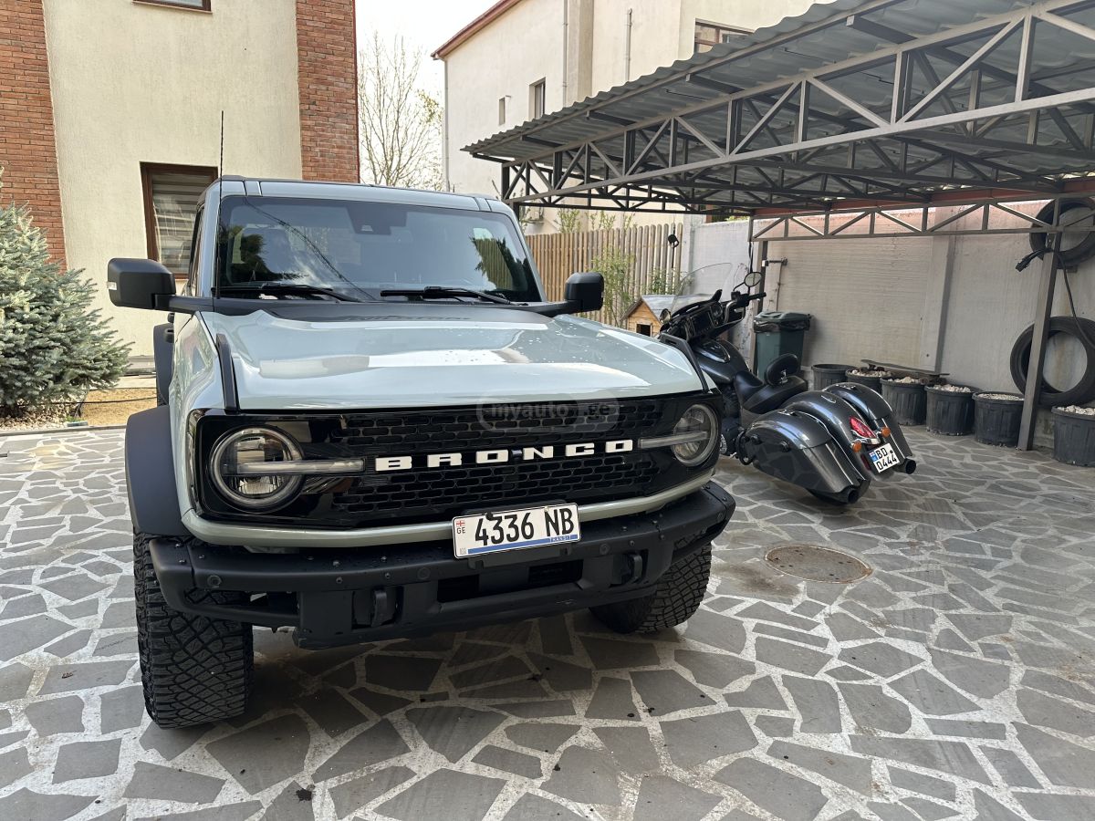 Ford Bronco - фото 1