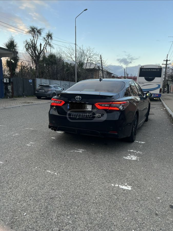 Toyota XSE 4dr Front-Wheel Drive Seda — миниатюра 4