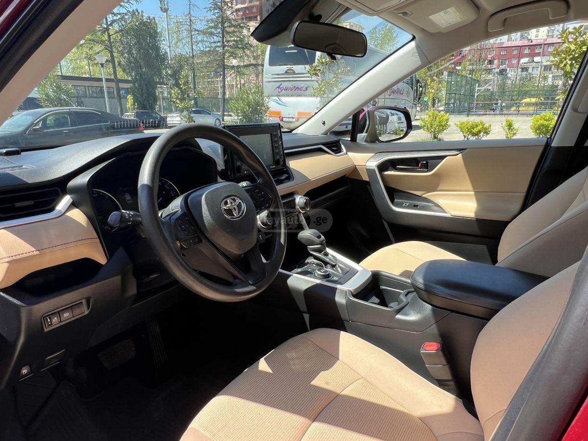 Toyota Rav 4 - фото 7
