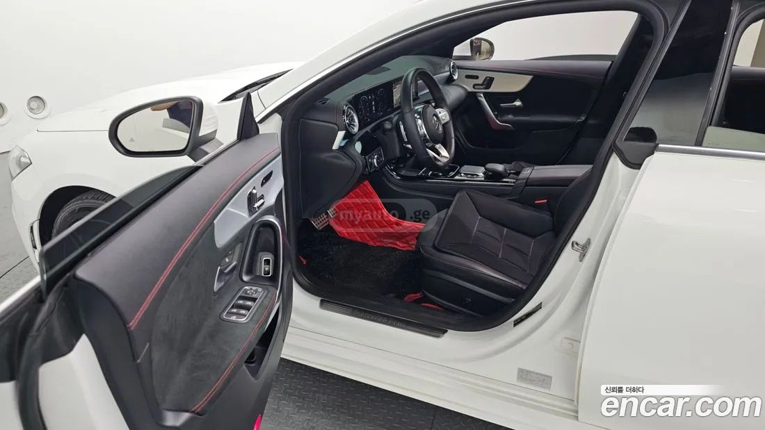 Mercedes-Benz CLA 35 AMG 2023 — миниатюра 10