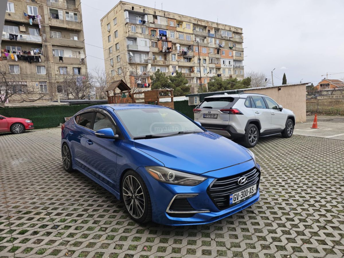 Hyundai Elantra - фото 4