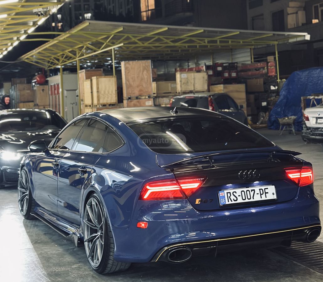Audi RS7 - фото 6