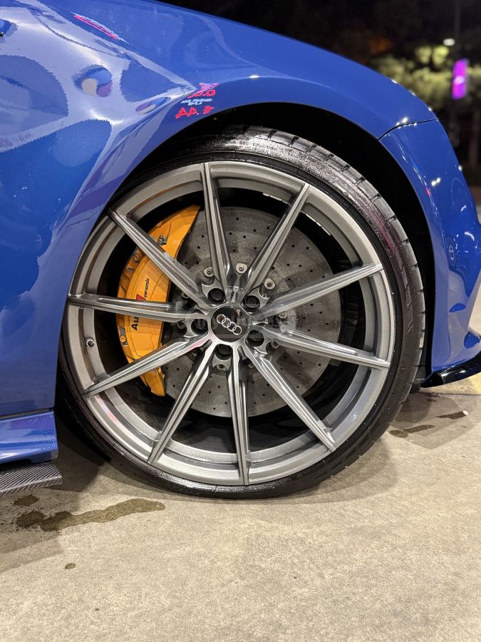 Audi RS7 - фото 8