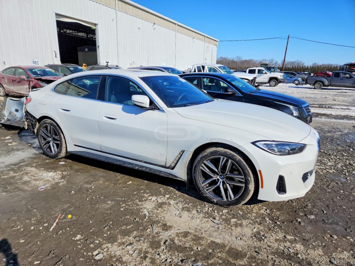 BMW i 4dr Rear-Wheel Drive Hatchba — миниатюра 4