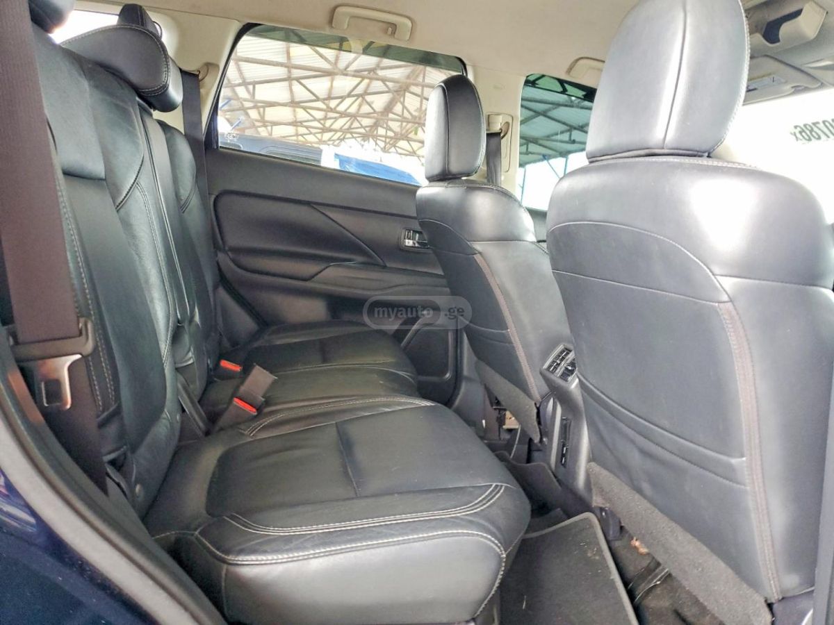 Mitsubishi Outlander - фото 10
