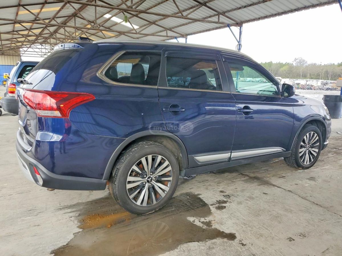 Mitsubishi Outlander - фото 3