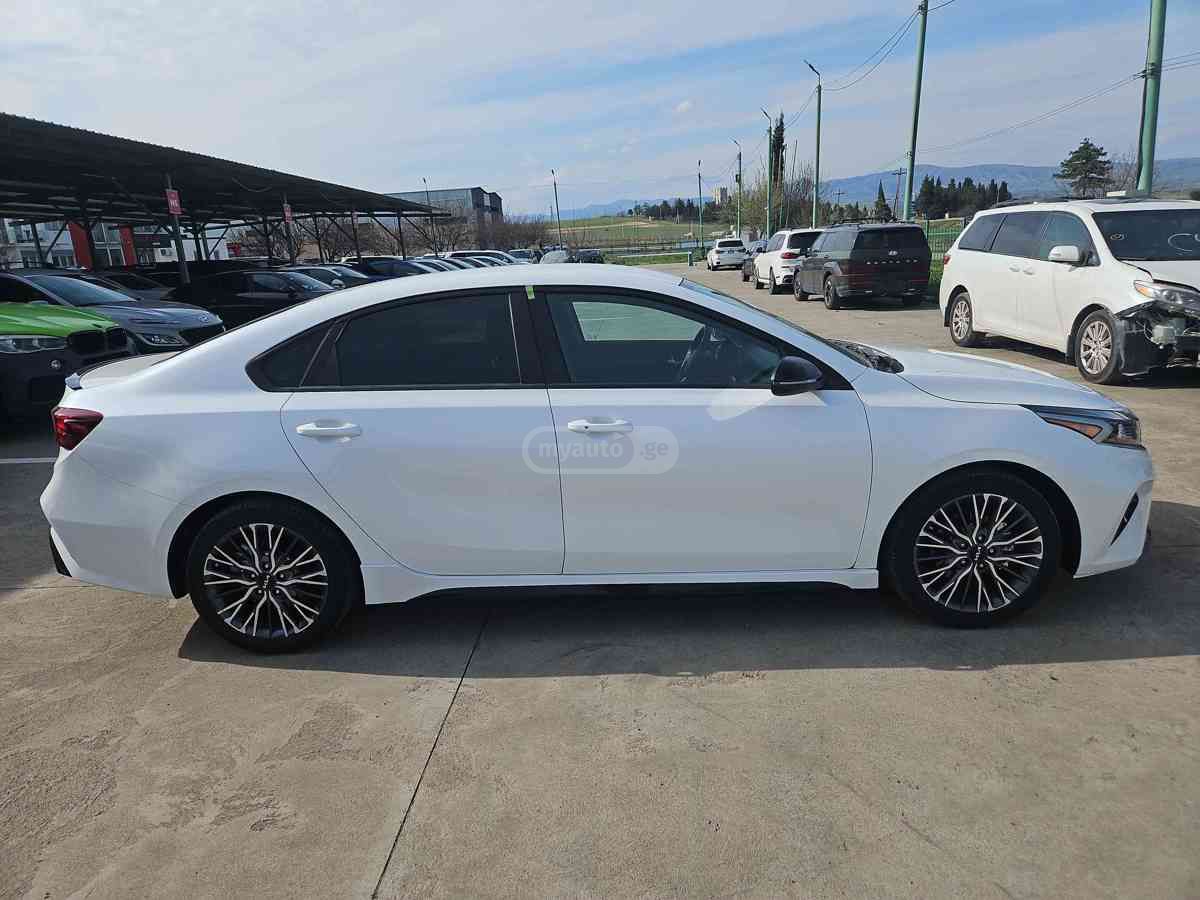 Kia Forte - фото 4