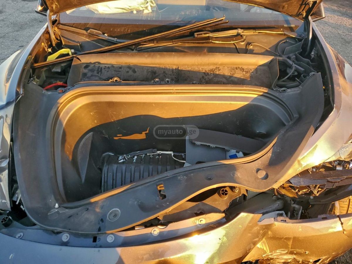 Tesla LONG RANGE DUAL MOTOR — миниатюра 11